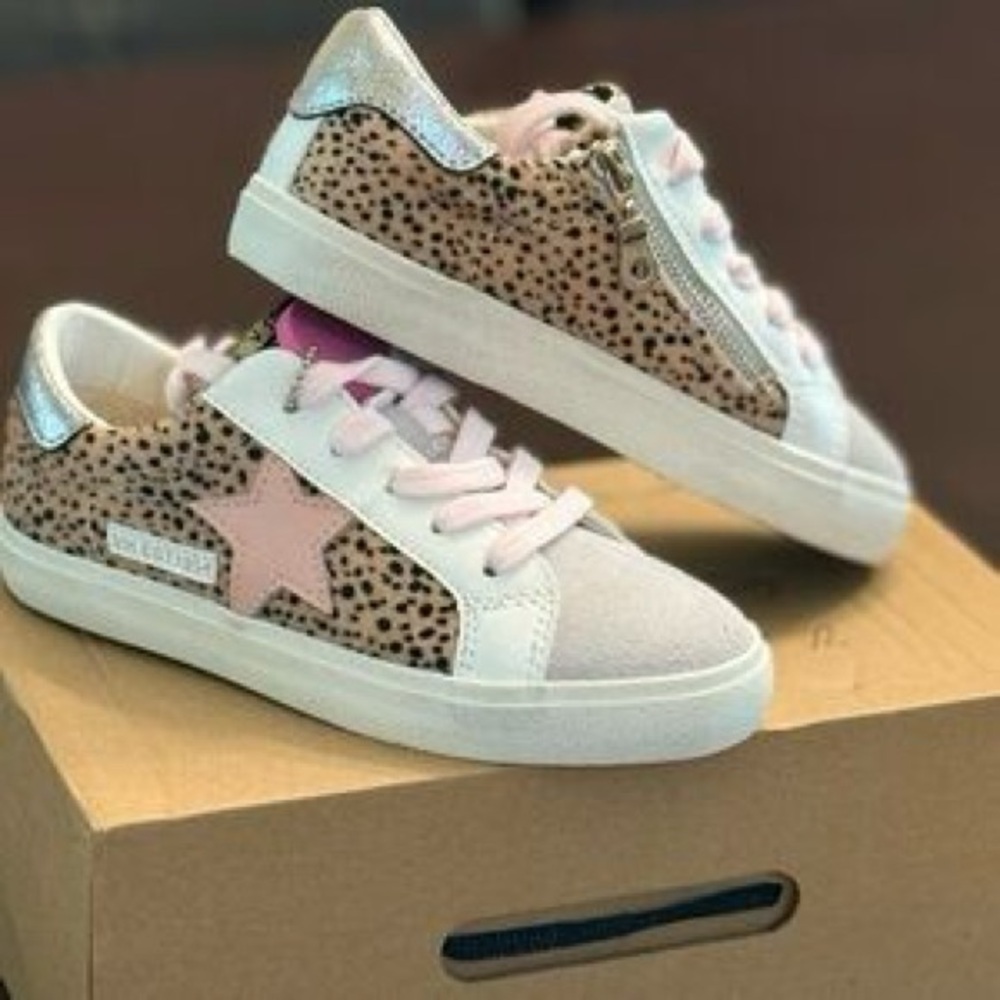 Girls size 4 Vintage Havana Sneakers